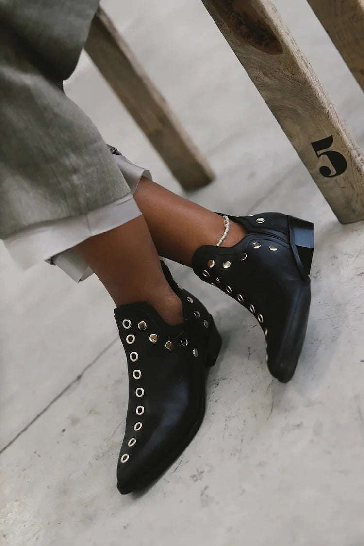 Black / 11