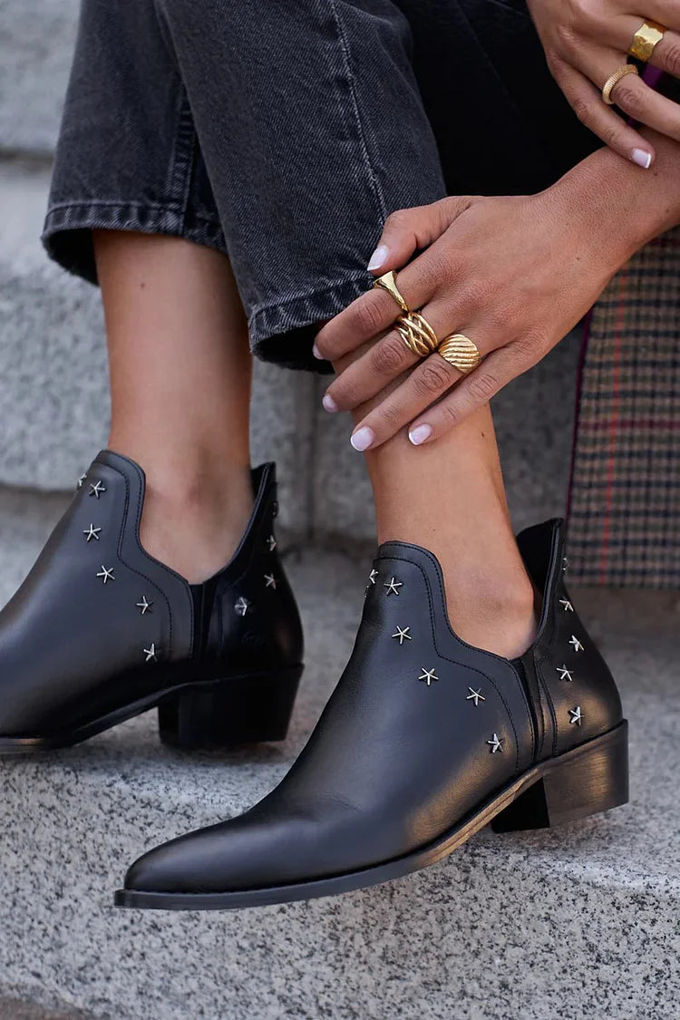 Black / 11