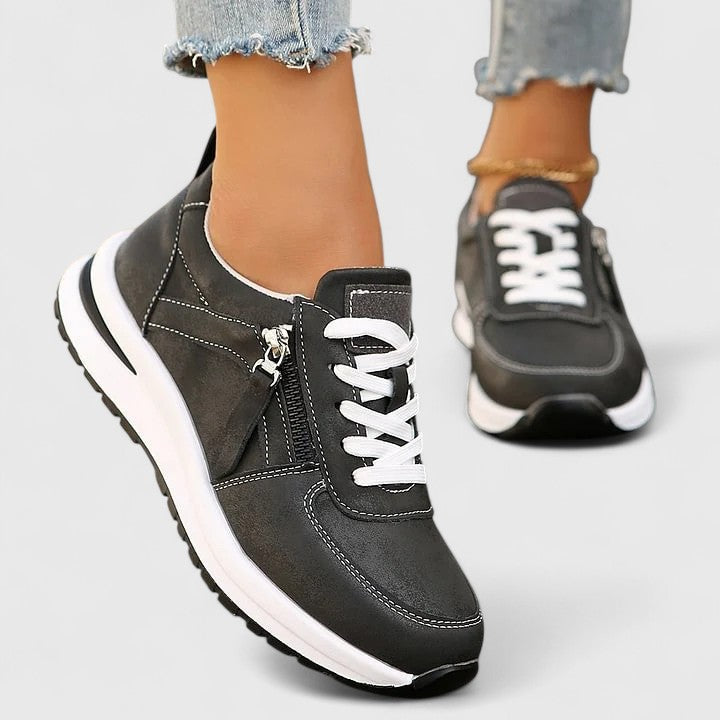 Black / 11