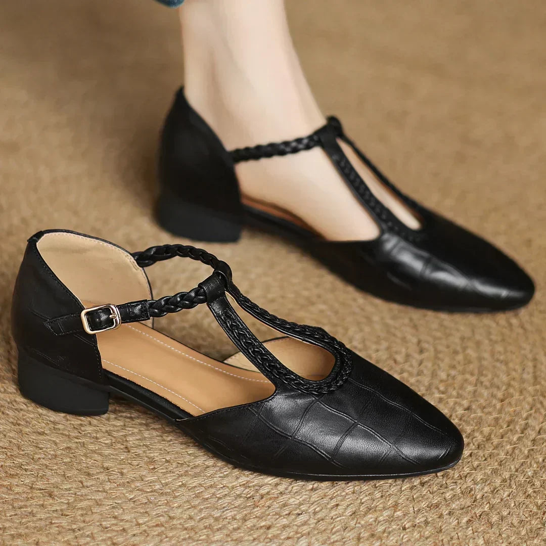 Black / 10