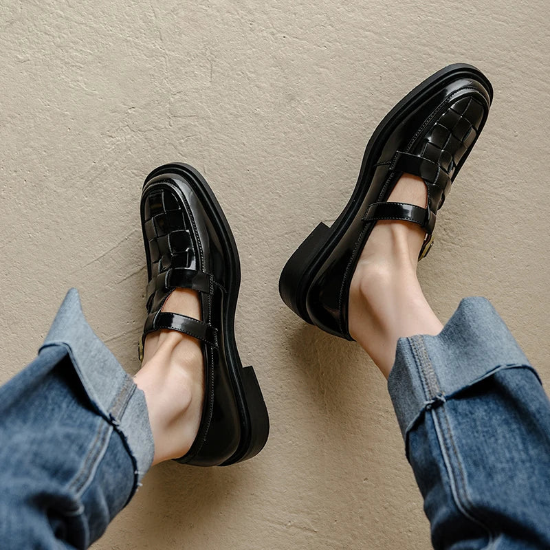 Black / 11